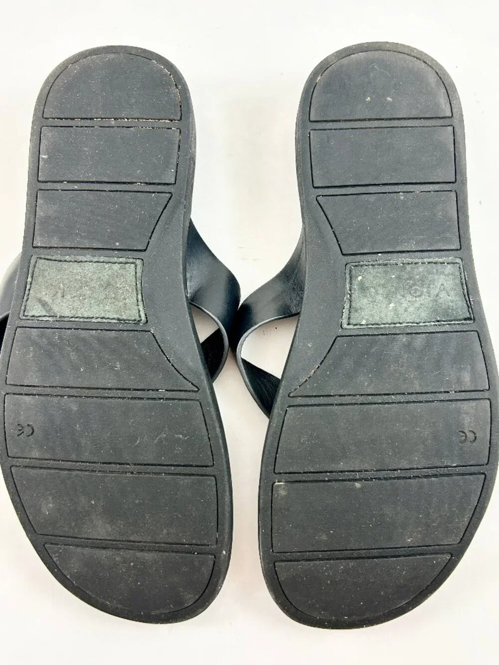 VIONIC Men's Elijah Leather Thong Flip Flop Sandals in Black 10
